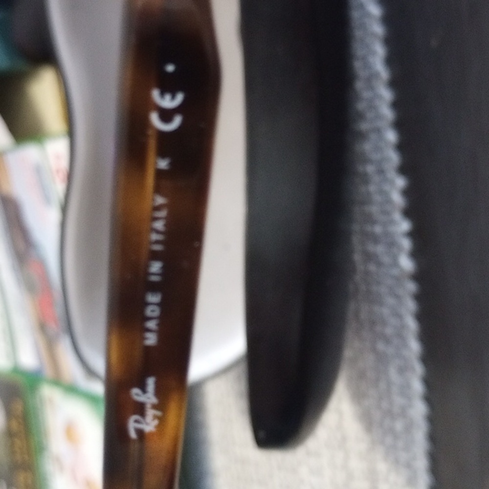 Ray-Ban Sunglasses 😎 - Picture 3 of 4